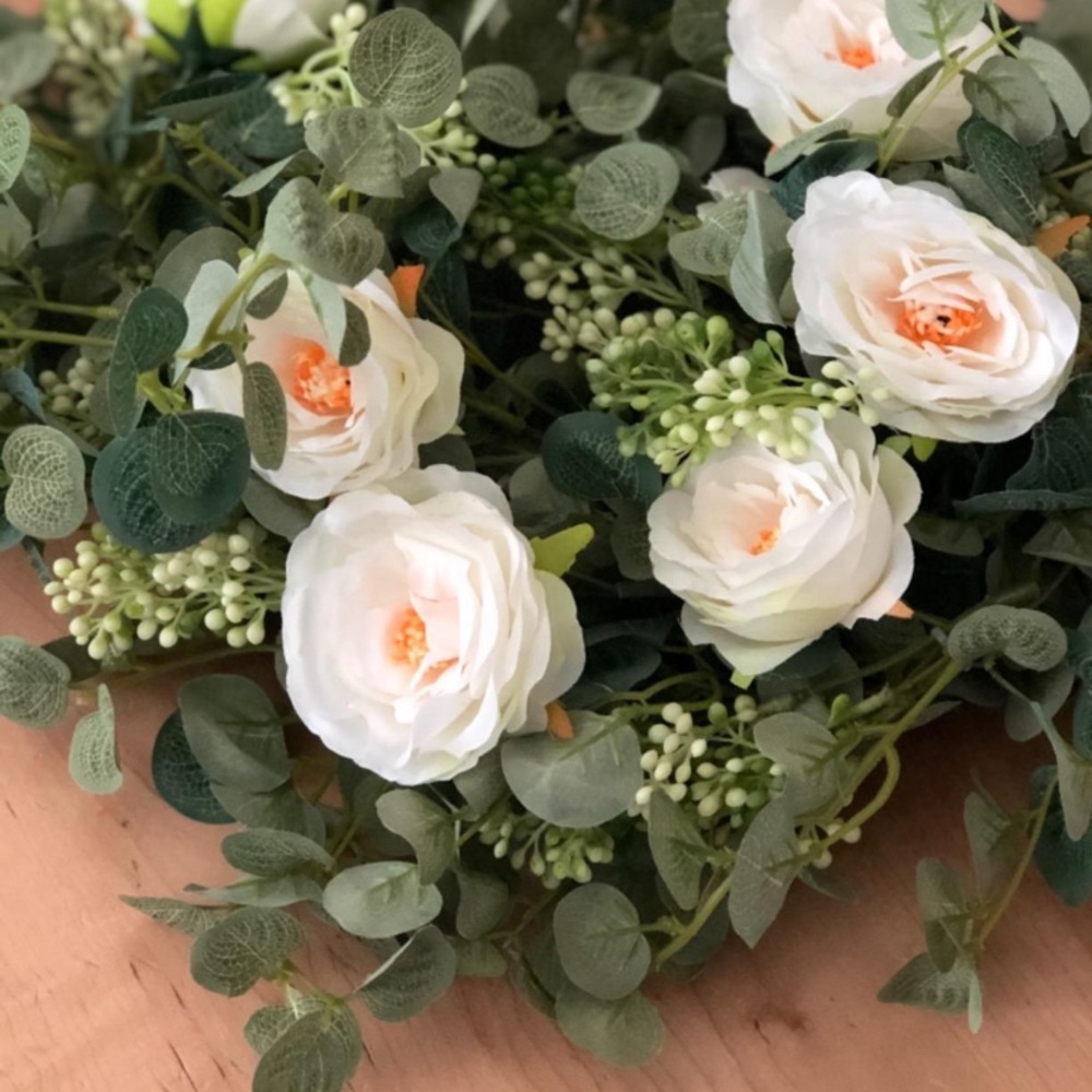 Artificial Eucalyptus Garland with Champagne Roses - Picture 9 of 11